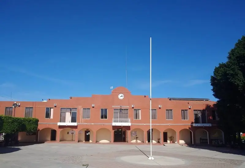 Elementos de la Cruz Roja Mexicana trasladaron a la lesionada a un hospital de Huajuapan.