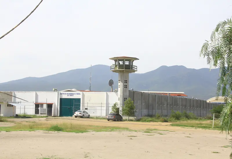 En el Centro de Reinserción Social Femenil de Tanivet, las observaciones fueron: deficiencia en la atención a personas privadas de la libertad en condiciones de aislamiento y deficiencias en los servicios de salud, por mencionar algunas.