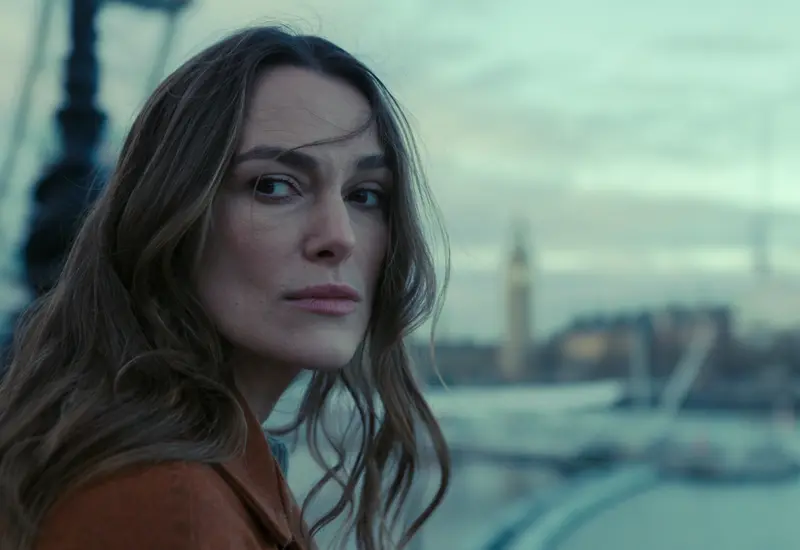 La serie protagonizada por Keira Knightley, Ben Whishaw y Sarah Lancashire se estrenó en días pasados.