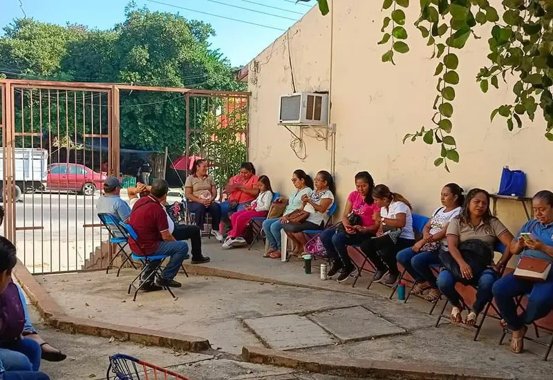 Empleados del sector salud demandan el pago de adeudos a trabajadores transferidos al IMSS-Bienestar.