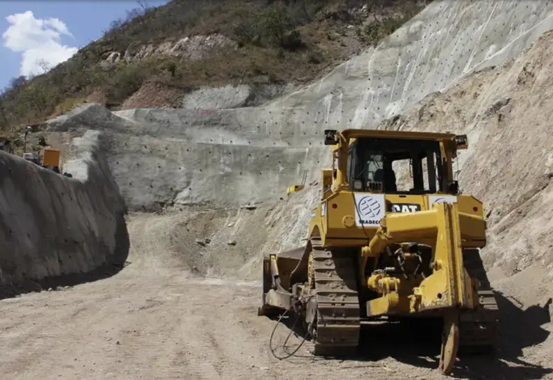 A mediados de 2014 la obra se suspendió definitivamente porque nunca se pudo contar con el estudio de impacto ambiental.