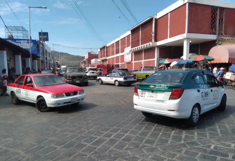 Los taxistas son los que más infringen las normas de tránsito, de acuerdo con la ciudadanía de Tehuantepec.