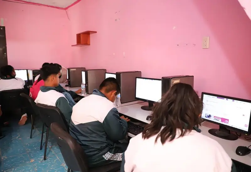 plaza_comunitaria_profesor_saul_martínez