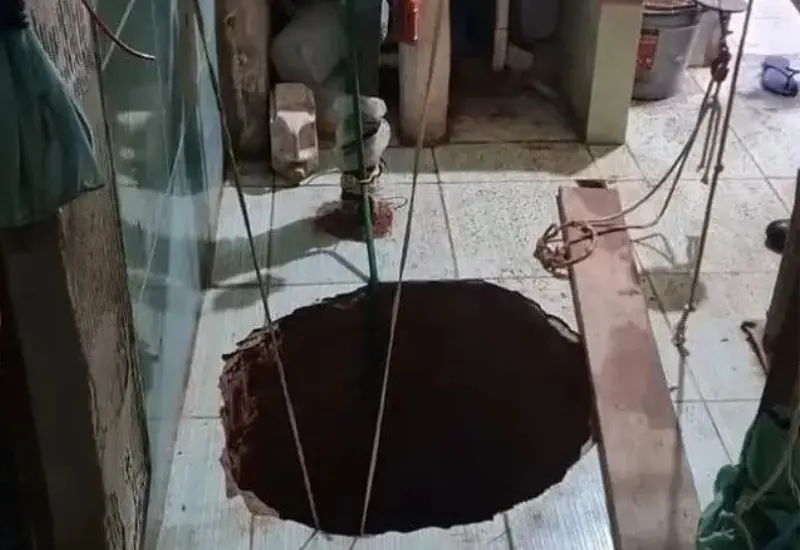 excava_tunel_casa_cae_muere