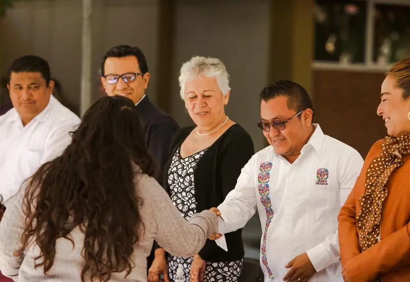 ieepo_inicia_entrega_incentivos_docentes
