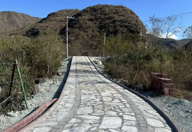 reconstruyen_camino_de_benito_juarez