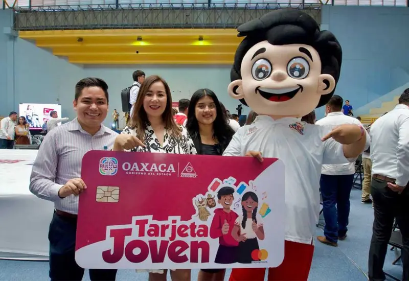 joven-tarjeta