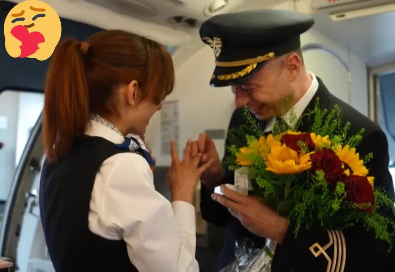 capitan_ofrece_matrimonio_sobrecargo_vuelo