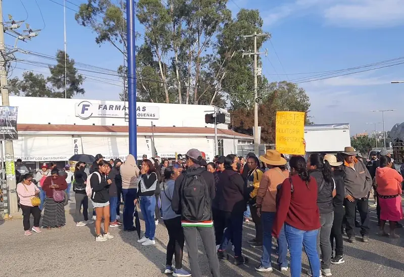 bloqueo_padres_familia_escuela