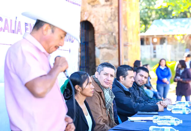 El fiscal Bernardo Rodríguez Alamilla acerca los servicios de la Fiscalía a las poblaciones de Oaxaca.