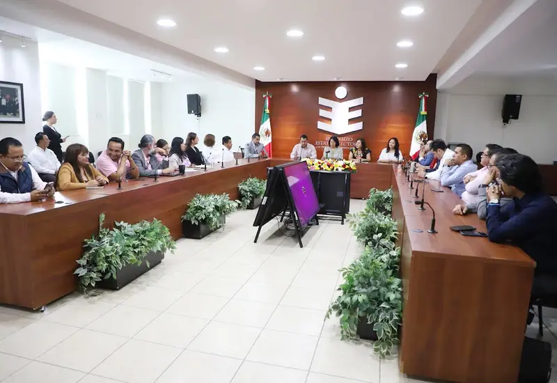 Con la firma de este convenio, se busca garantizar mejores condiciones para las personas servidoras públicas del IEEPCO en el ejercicio de su derecho a una defensa adecuada.