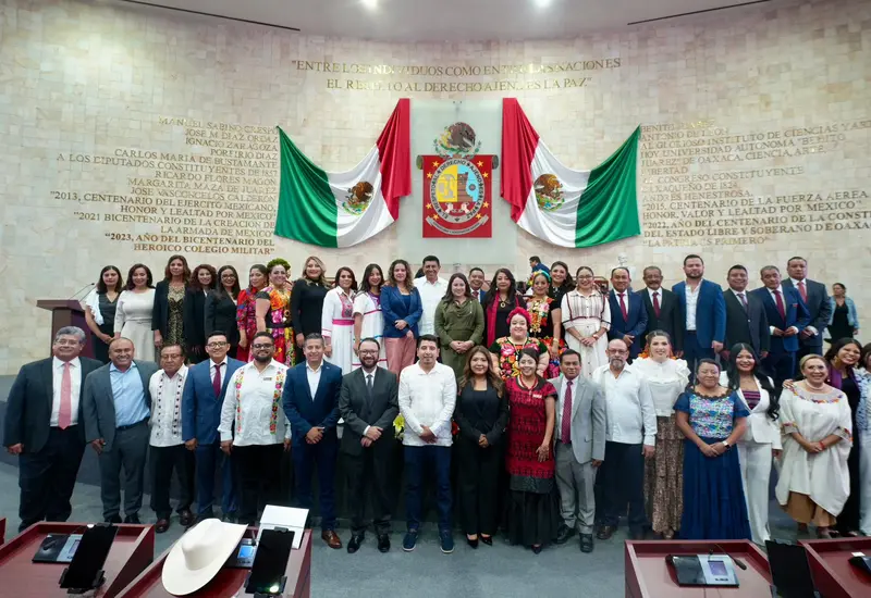 La nueva Mesa Directiva tomó la protesta de ley a las y los diputados entrantes, de quienes 25 son mujeres y 17 son hombres.
