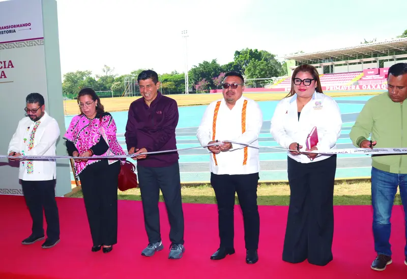 Realizaron el corte del listón inaugural.