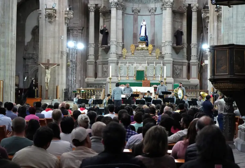 personas_ iglesia