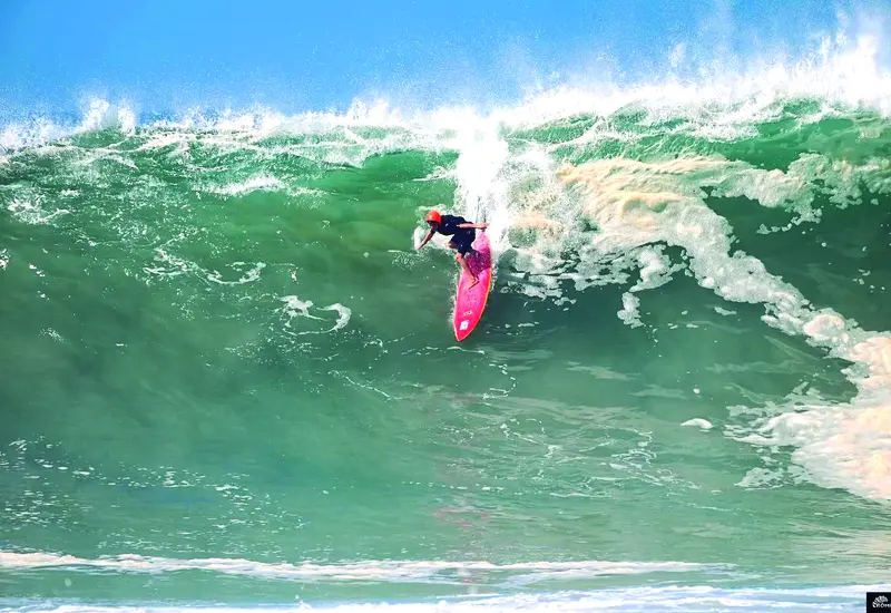 Buen nivel de surfing extremo exhibe el tradicional torneo de noviembre, International Zicatela Mexican Pro 2024, que repartirá una bolsa de 700 mil pesos entre los campeones.