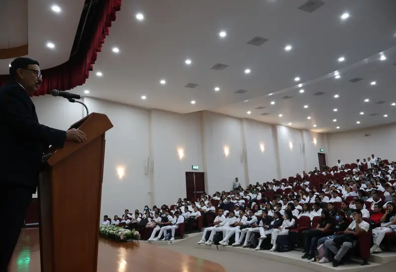 El titular del OOAD en Oaxaca, Julio Mercado Castruita, ofreció la conferencia magistral “Políticas Públicas de Salud, Sistemas de Salud Pública en México”.
