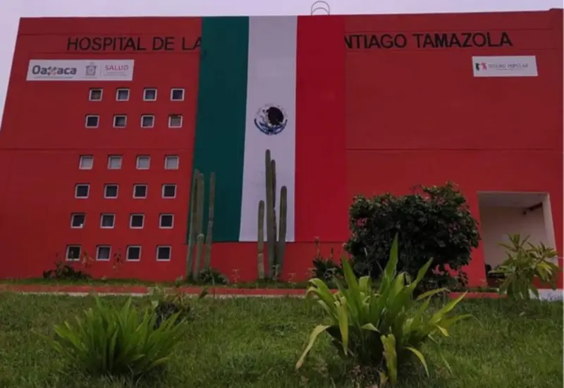 Personal del Hospital de Santiago Tamazola pide seguridad a las autoridades.