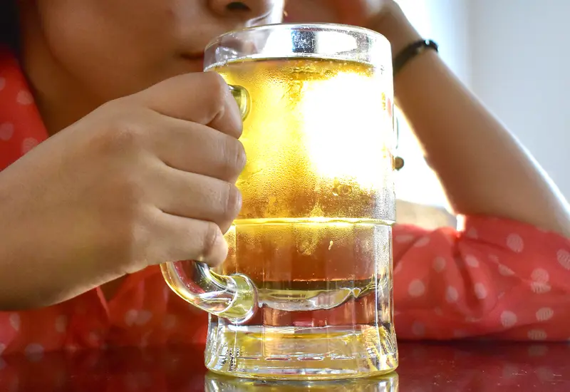 En México, mueren aproximadamente 40 mil personas cada año por causas atribuibles al consumo de alcohol.