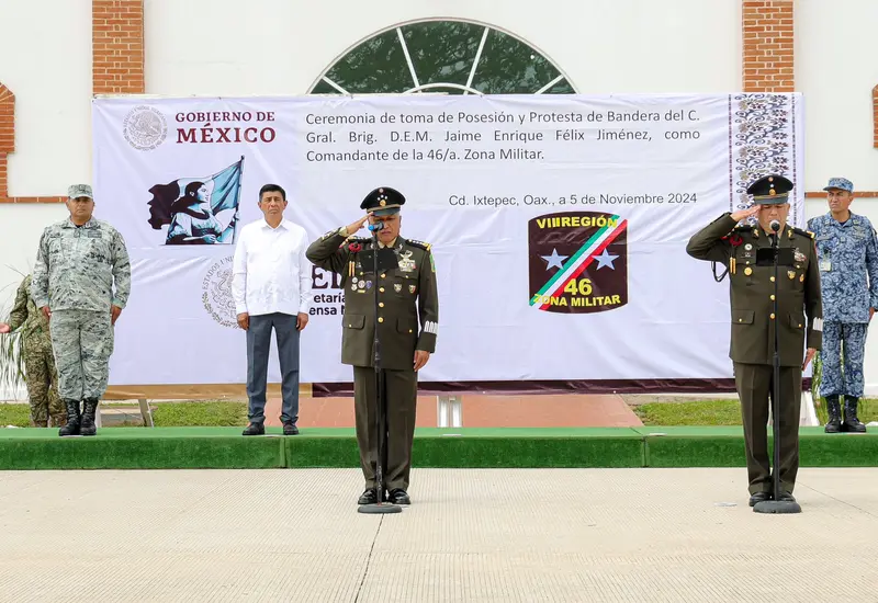 Asiste Salomón Jara a toma de posesión del Comandante interino de la 46 Zona Militar de Ciudad Ixtepec.