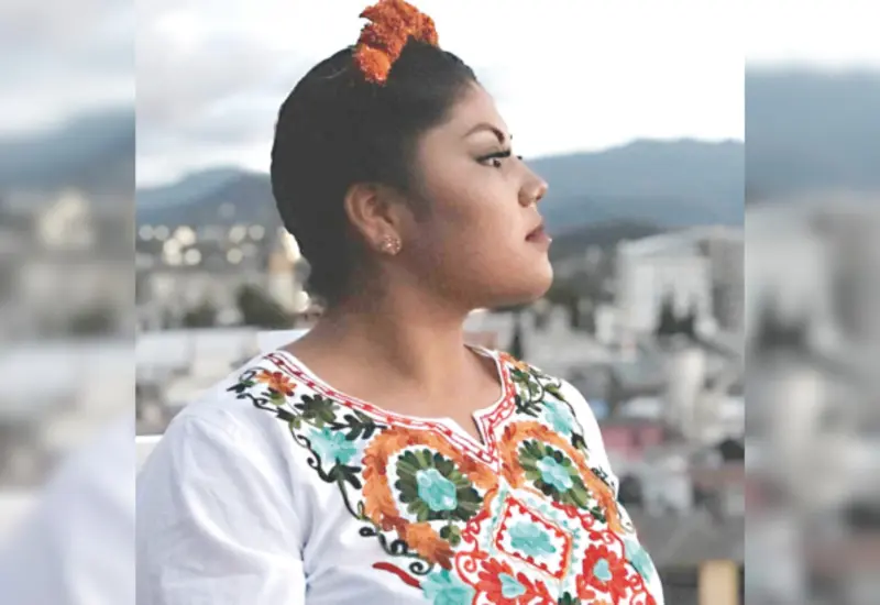 La maquillista mixteca Xana Beram dijo que toda mujer indígena, cuando se propone algo, demuestra su grandeza.
