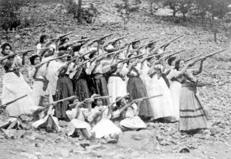 Las mujeres revolucionarias tomaron parte del movimiento en servicios de salud, en las trincheras y campo de batalla.