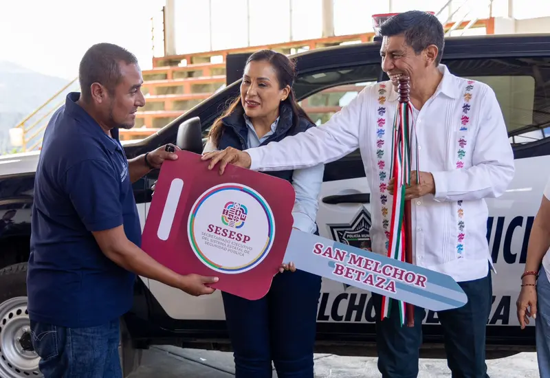 gobernador_jara_entrega_patrulla_betaza