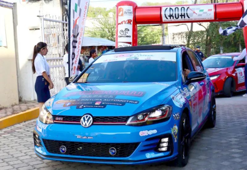 Con el Golf GTI marcado con el 811, Carlos Zaleta y Fátima Martínez fueron campeones regionales de rallies