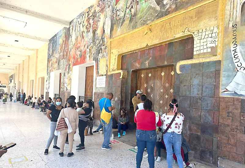 Al no encontrar al presidente municipal de Huajuapan, los inconformes decidieron tomar el palacio y retener a los funcionarios.