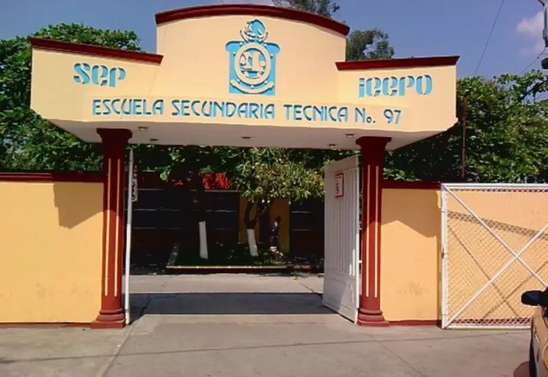 El líder de la S-22 señaló que clausurar la clave de los centros educativos por la falta de requisición del formato 911 es una medida de presión indebida.