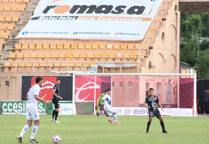 También apoya proyectos del sector profesional, como el futbol.