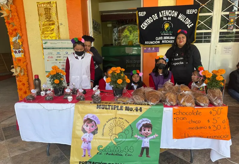 Por primera vez, los alumnos del CAM Nochixtlán participaron en la feria gastronómica.