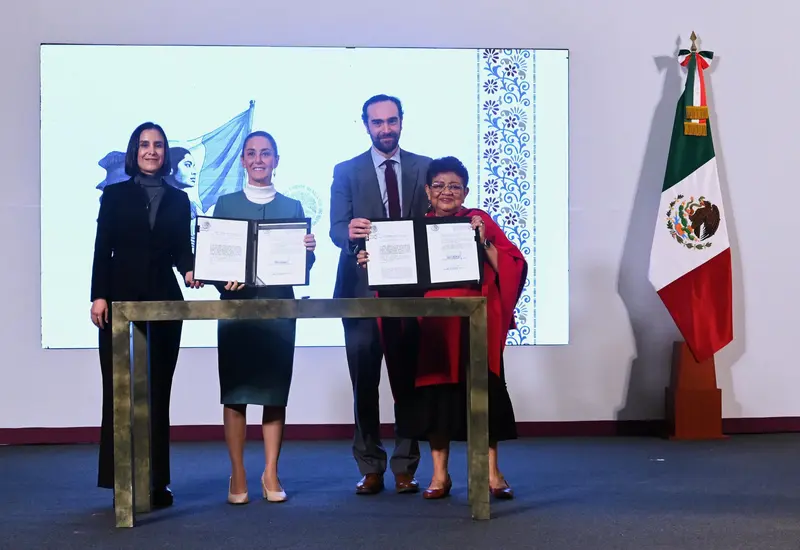 “Estamos muy felices, porque se le regresan al pueblo de México dos empresas que son fundamentales para el desarrollo del país”, indicó la titular de Energía.