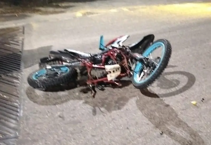El joven tripulaba una motocicleta marca Italika.