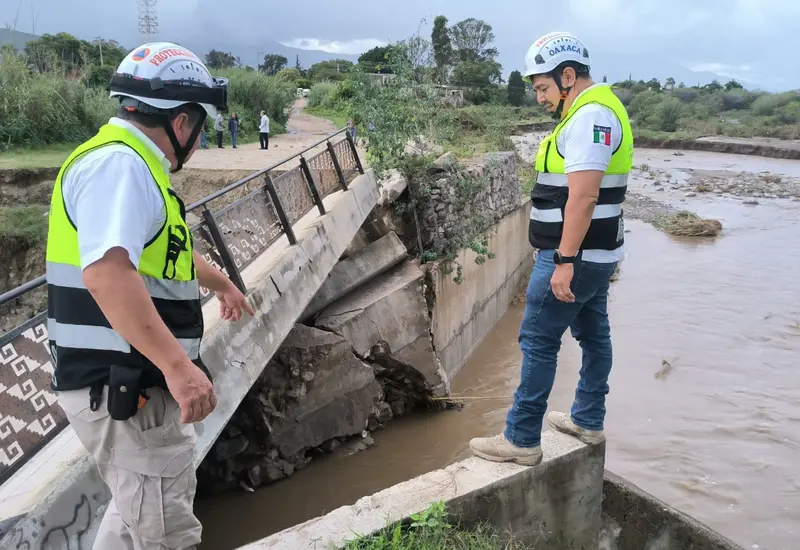 supervisan_puente_colapsado_mitla_oaxaca