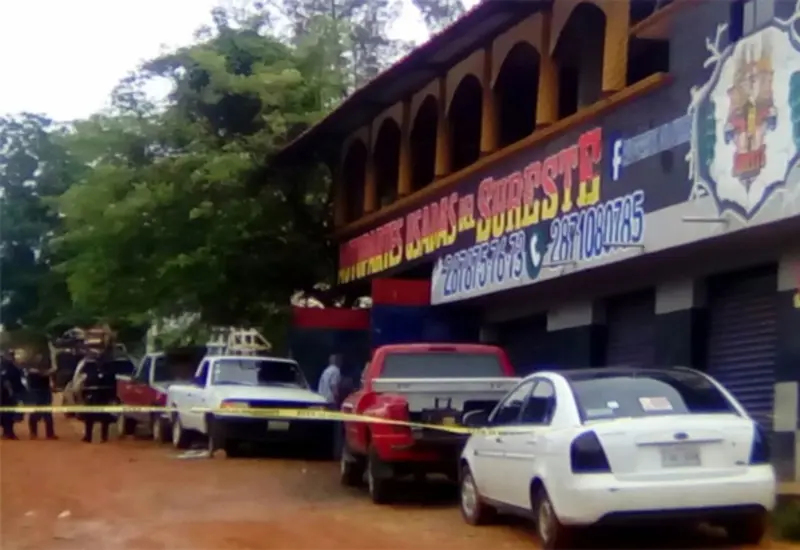El doble crimen ocurrió en el local de autopartes Del Sureste en Tuxtepec.