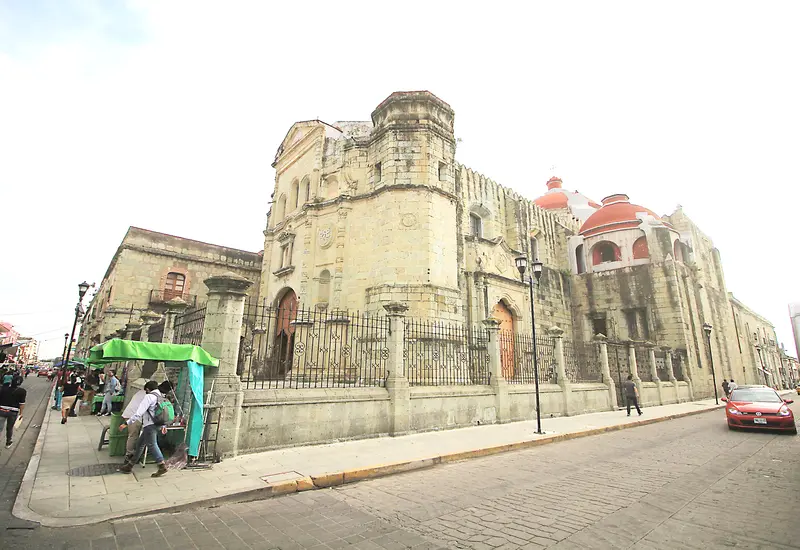 Templo de la Inmaculada Concepción, conocido popularmente como la Compañía de Jesús.