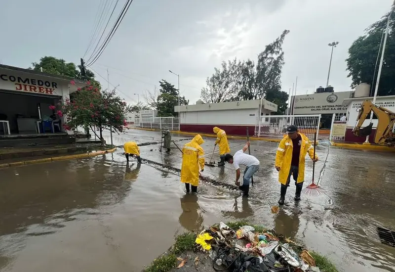 Salina Cruz suspende clases por fuertes lluvias