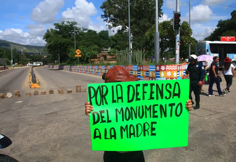 monumento-madre