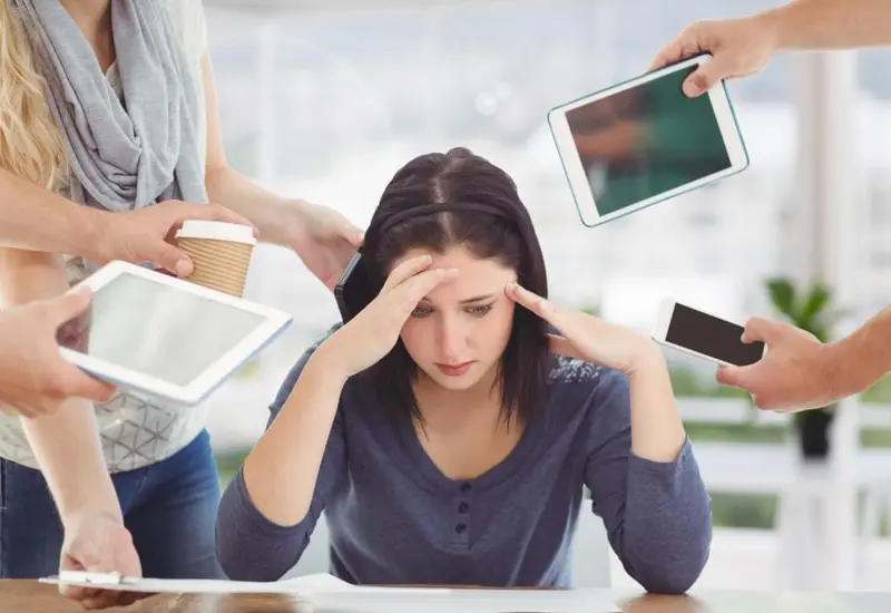 mujer-disgustada-trabajo-