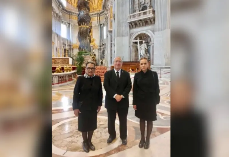 méxico_presente_funeral_papa