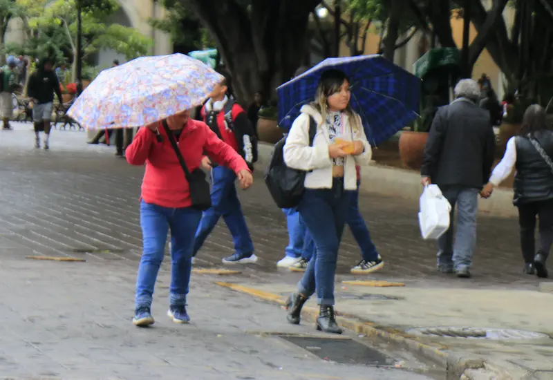 MARIO-LLUVIAS-AGUA-POR HURACAN EN LA COSTA