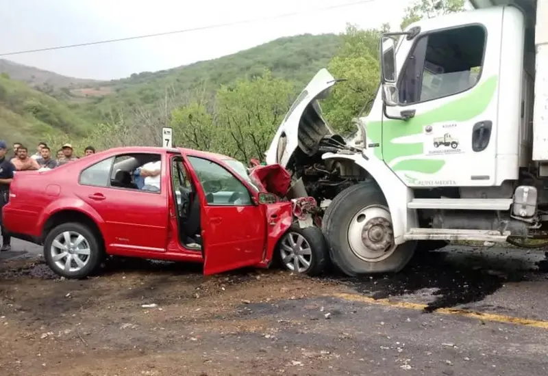 Imagen del tráfico en Oaxaca que ilustra la urgencia de armonizar la Ley de Movilidad para frenar los accidentes viales en el estado.
