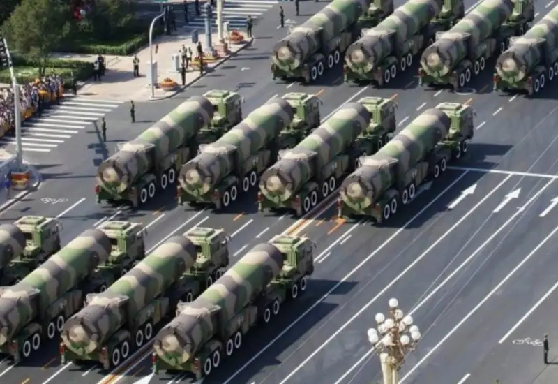 Imagen que ilustra la alerta del Pentágono sobre la expansión nuclear de China, acusaciones que el gobierno asiático ha rechazado y calificado como difamatorias.