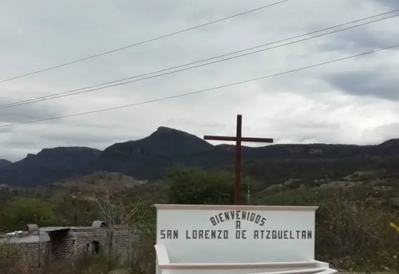 Imagen que muestra las consecuencias del ataque ocurrido en el predio comunal El Caracol, tema central del reportaje 'Los de abajo'.