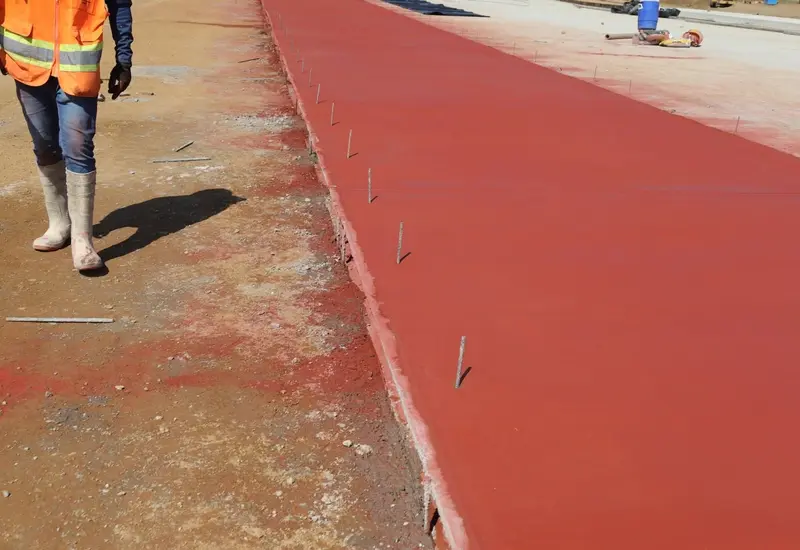 Avance de la obra de la ciclovía que conectará la Ex Garita con el aeropuerto, creando una vía segura para ciclistas en Oaxaca.