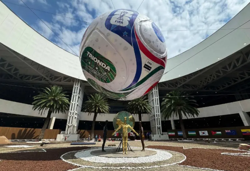 Fotografía del balón oficial 'Trionda', el esférico diseñado para la Copa Mundial de la FIFA que se celebrará en 2026.