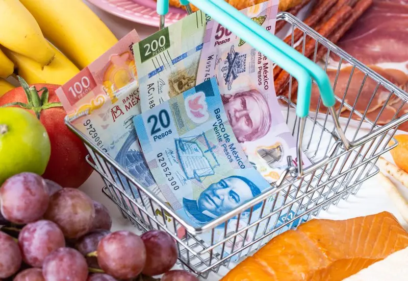 Gráfica conceptual que ilustra la alerta económica en México por el alza de la inflación y la baja en la tasa de interés del BdeM.