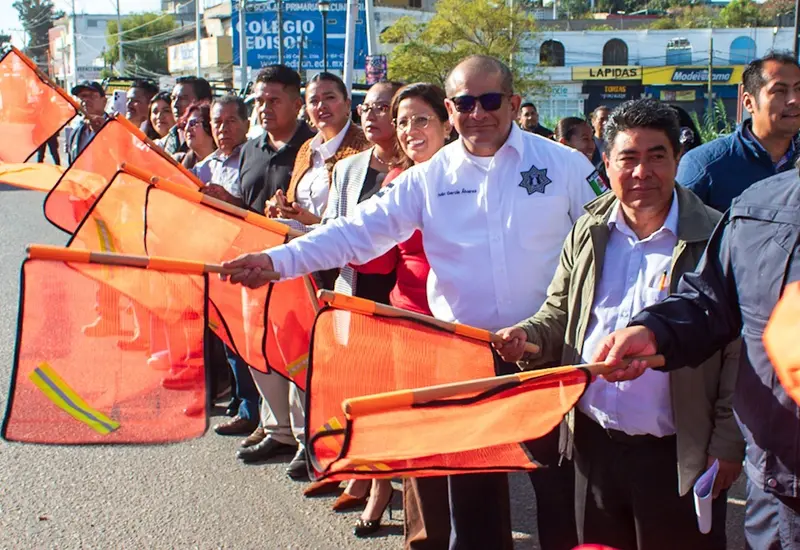 Autoridades municipales, estatales y federales dan el banderazo de salida para el inicio del operativo de seguridad 'Lupe-Reyes' en Etla.