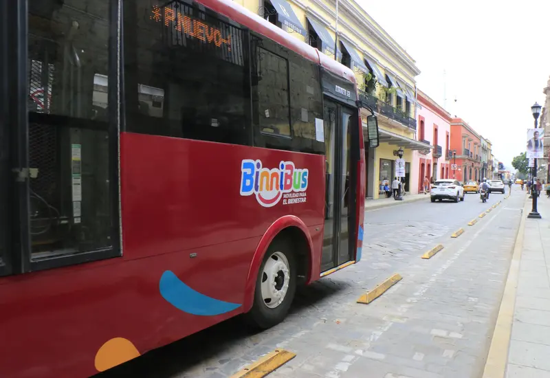 Un autobús de la empresa BinniBus, que extenderá su servicio gratuito en la ruta troncal Yuroo Viguera a Yuroo Xoxo.