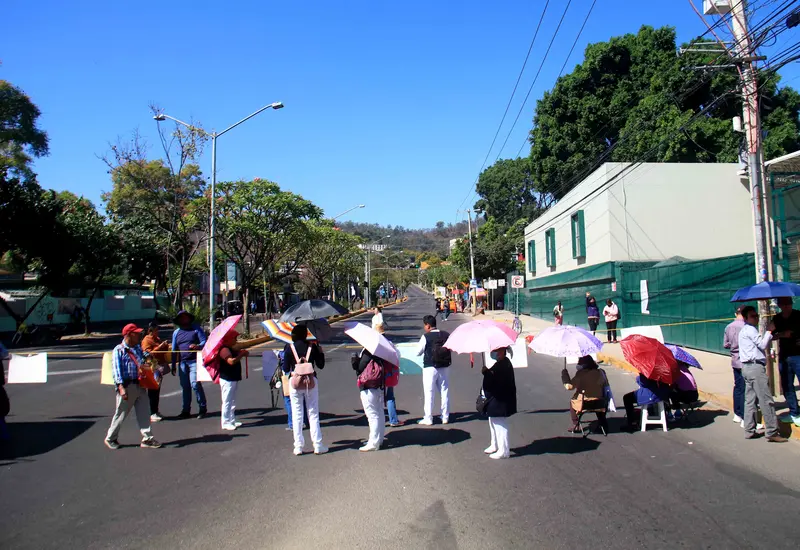 Un bloqueo carretero en la región del Istmo, Oaxaca, que ilustra la problemática de protestas viales que concentran el 42% de los casos estatales.